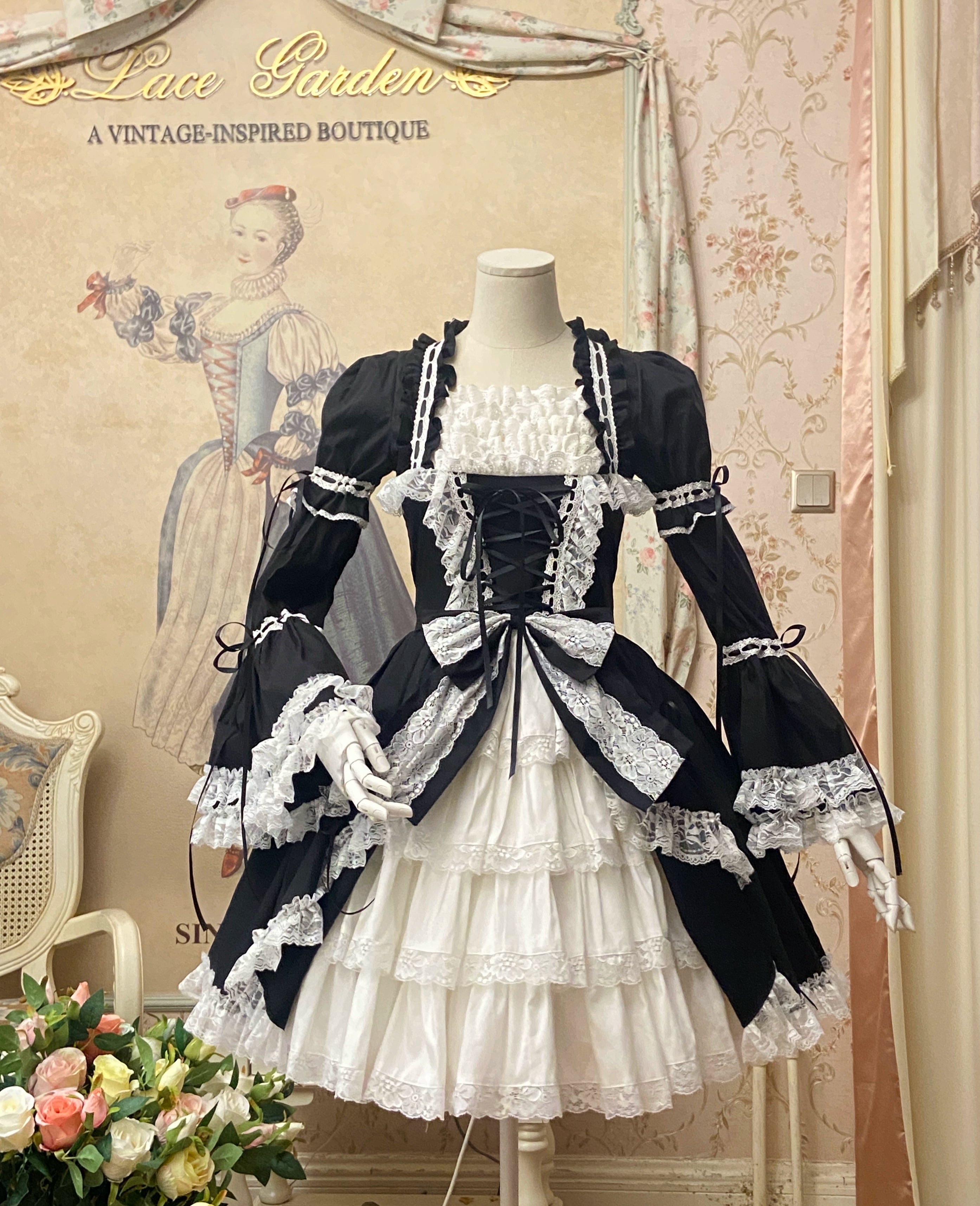 Historical Lace Garden Lolita Medieval Dress - Black & White